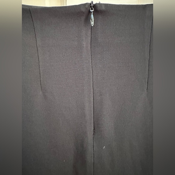 342. Ladies Ann Taylor Vintage Black Skirt with side slits - Picture 5 of 10